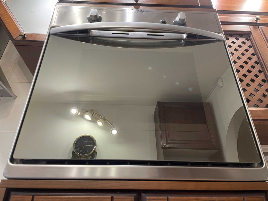 Духовка газова вбудована бувша у використанні. Самовивіз.