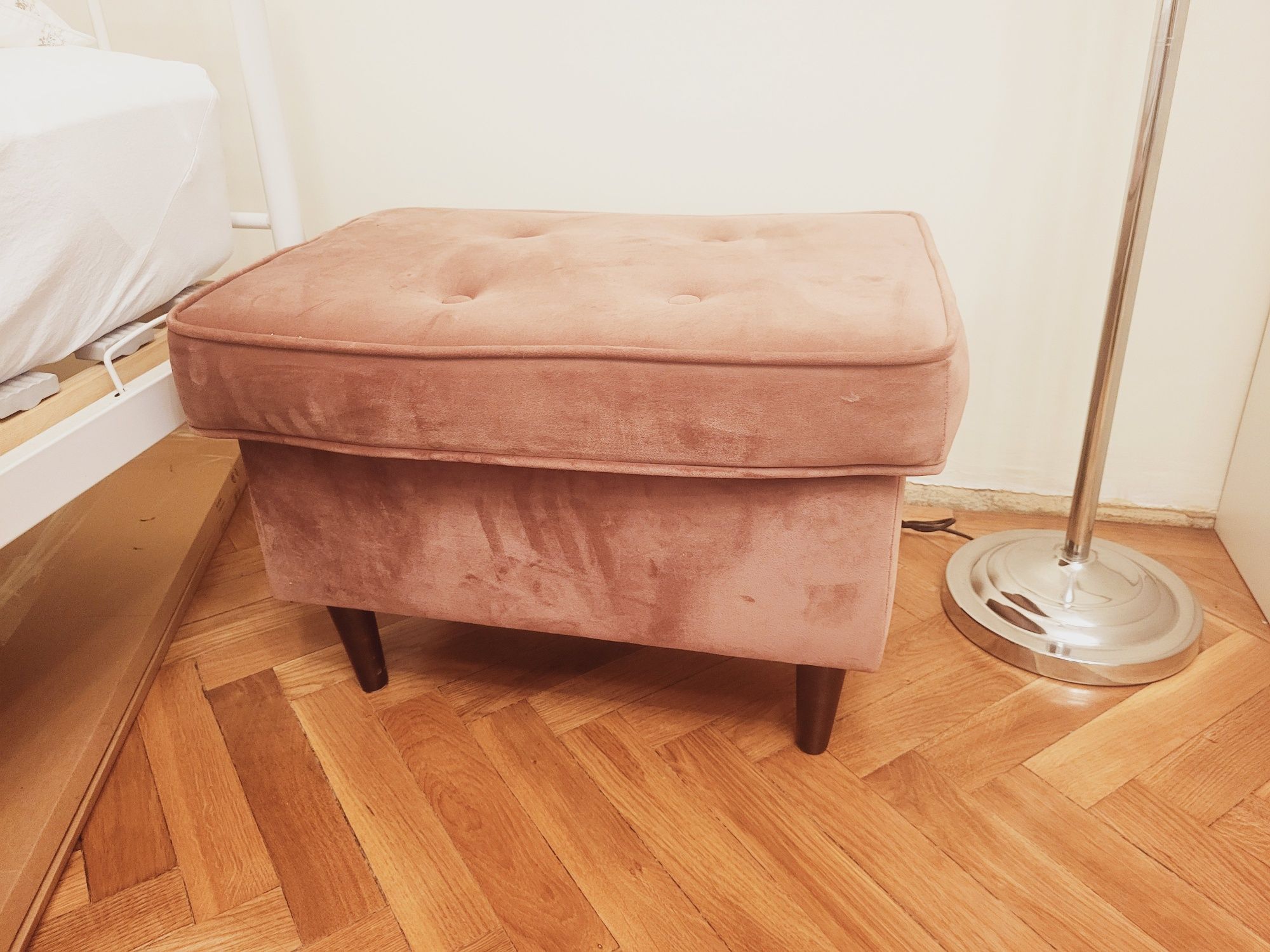 Podnóżek  jak ikea strandmon