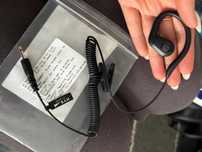 Słuchawki douszne HYS Wired Earbuds z bezpiecznymi zaczepami na uszy