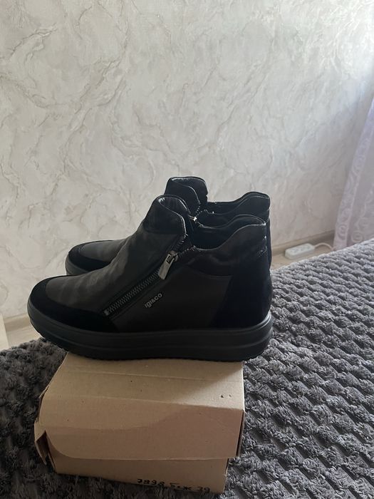 Женские осение ботинки