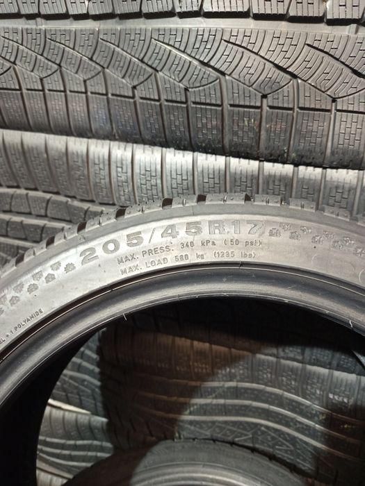205/45R17 Dunlop WinterSport4D