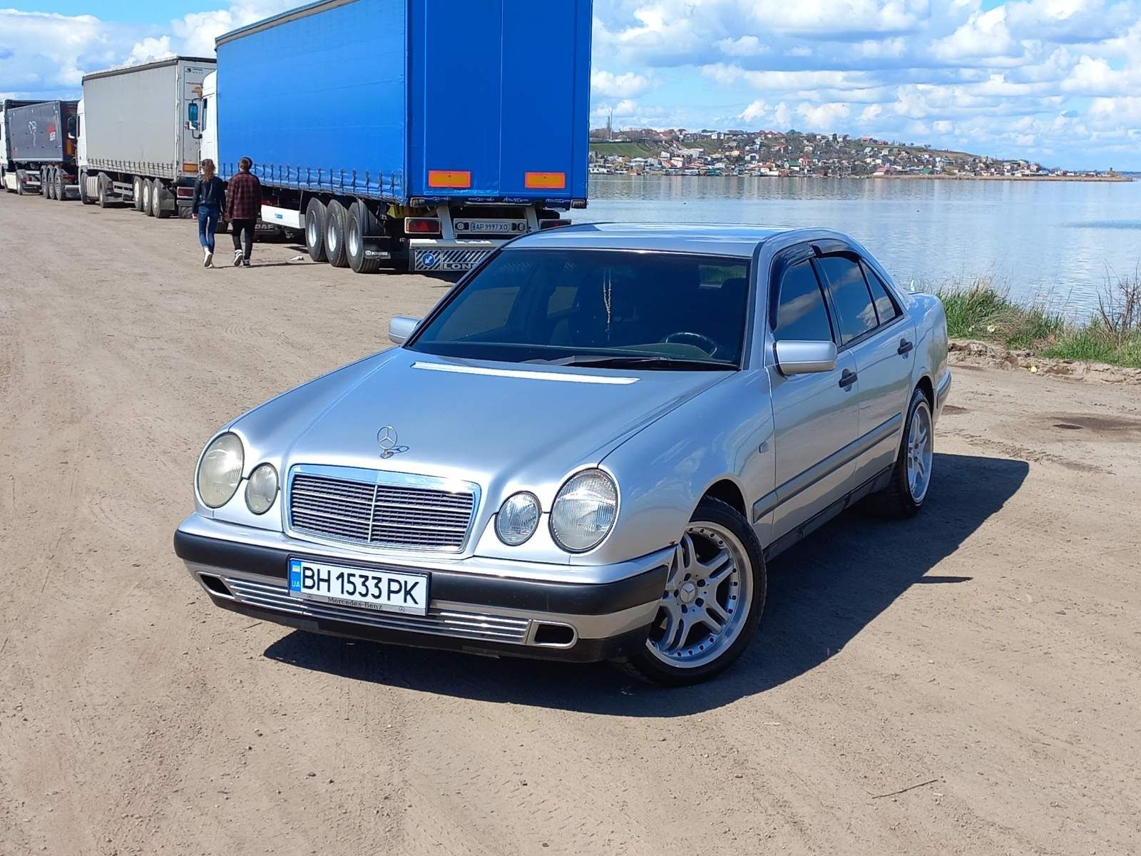 Mercedes-Benz w210