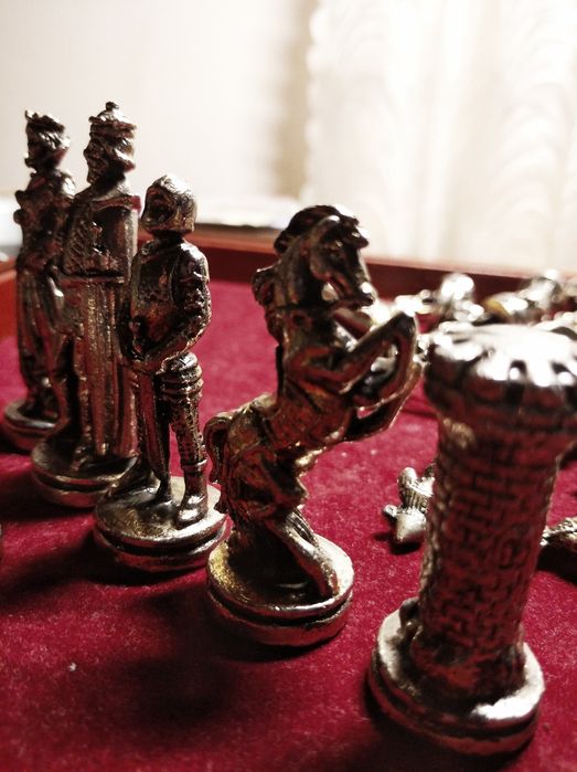 Шахи з кейсом...