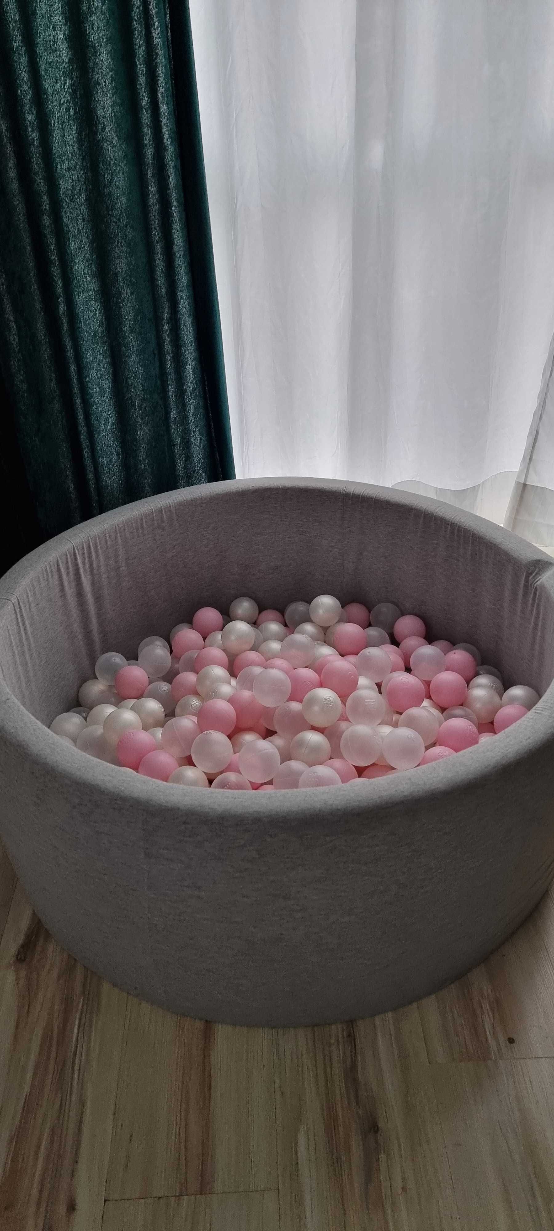 Basen z kulkami ok 500szt kulek rozowe, perłowe