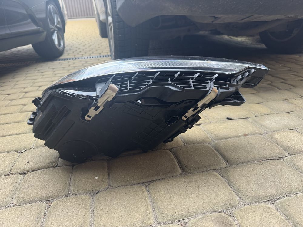 Volvo xc60 фара права