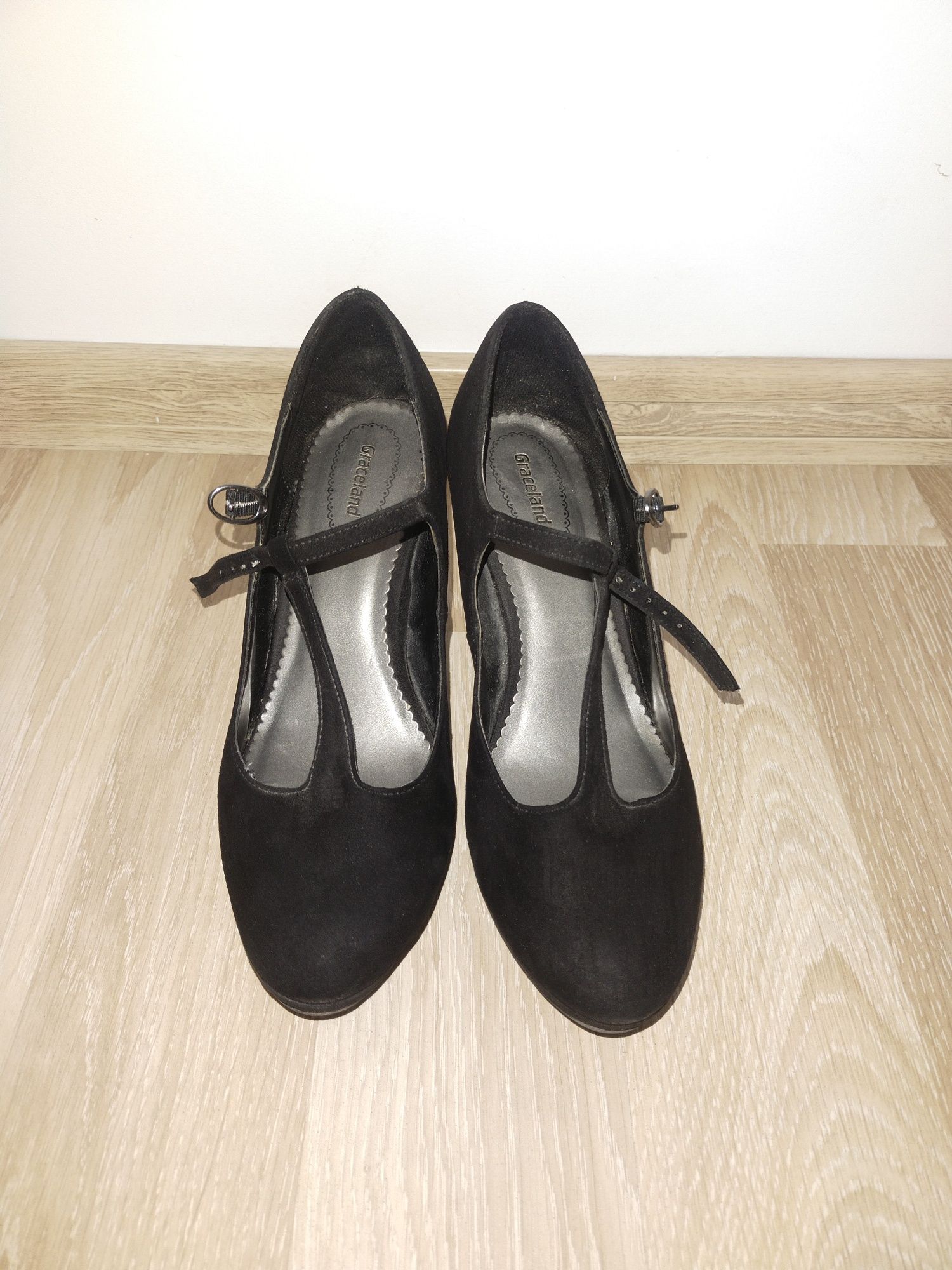 Buty na obcasie czarne