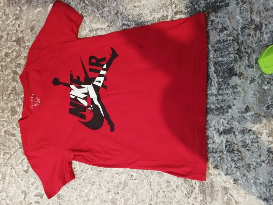 Червона футболка для хлопця