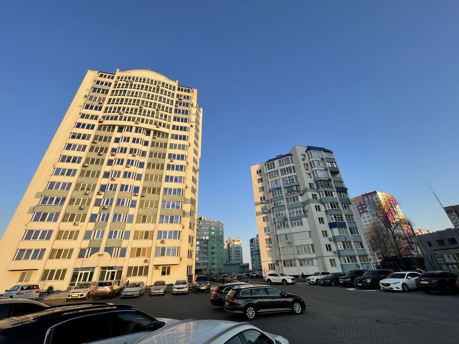 Продам 3-кімнатну квартиру на Митниці, вул. Жужоми