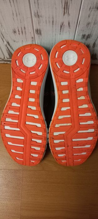 Кросівки жіночі для бігу UA 38,5