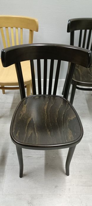 Krzesła gięte Thonet Fameg Radomsko 2 kolory 33szt nowe A 788