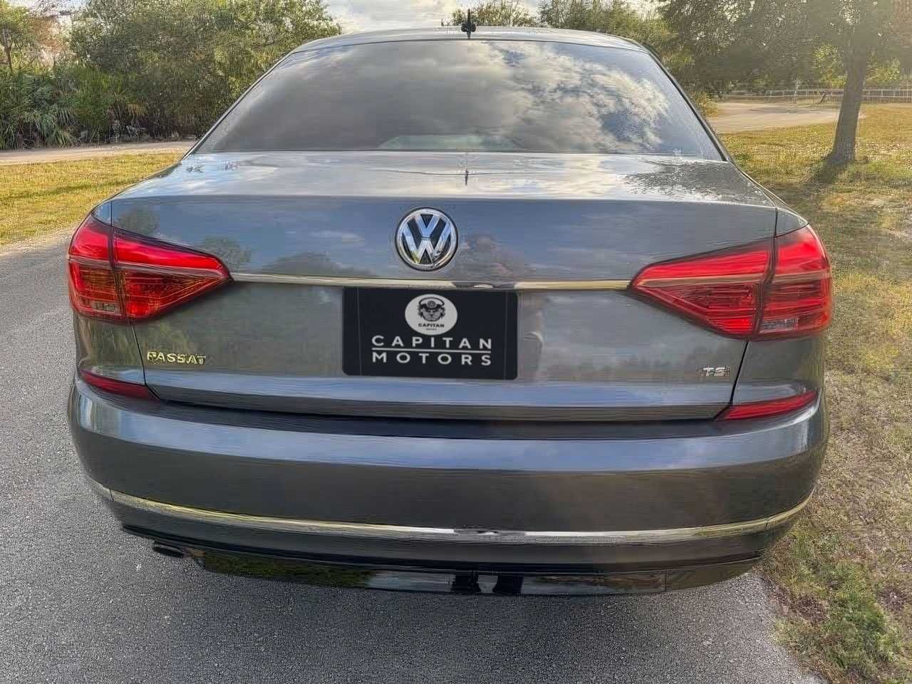 2016 Volkswagen Passat R-Line