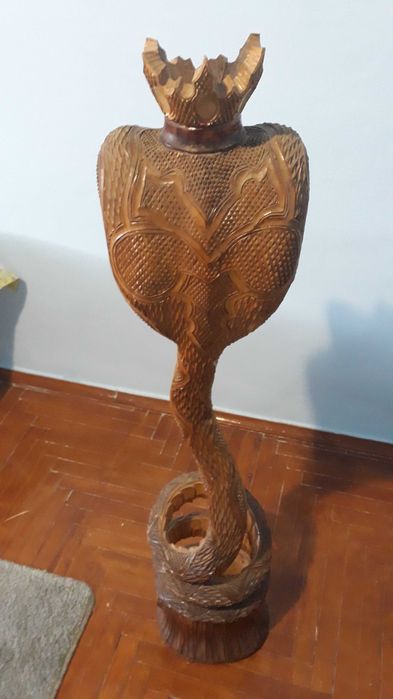 Велика дерев'яна фігура Королівської Кобри ручної роботи висотою 1.2м