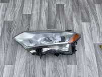 Nissan Quest 2011- Lampa lewa przód oryginał Uszkodzona
