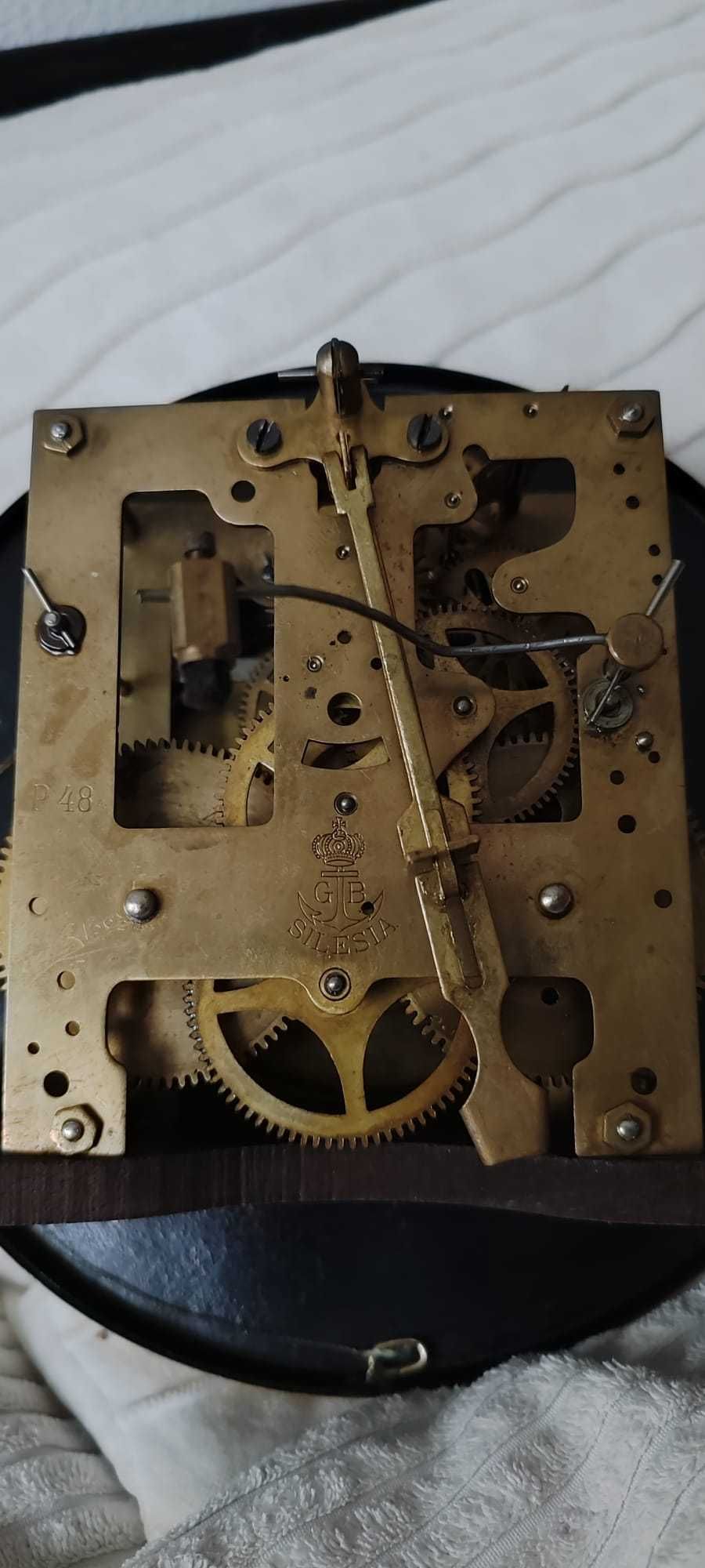 391 Zegar wiszący mechaniczny Gustav Becker - antyk
