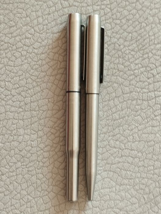 Caneta e esferográfica Parker.