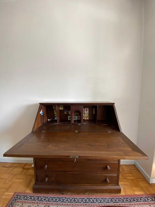 Armário, escrivaninha e camiseiro alto