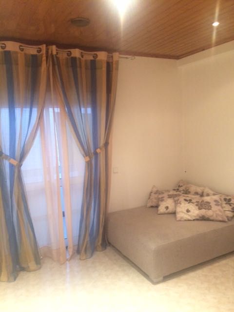 Vende-se Rés-do-Chão Independente em Moradia Geminada – Abrantes