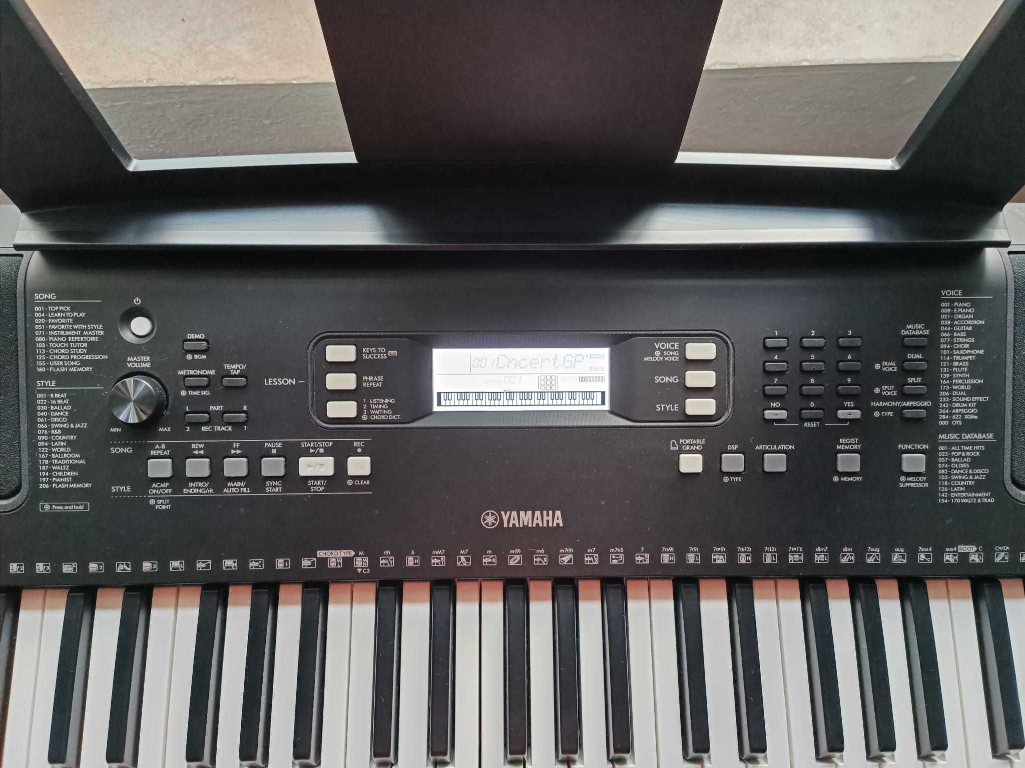 Teclado Yamaha PSR - E373 - Como Novo