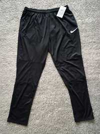 Spodnie dresowe męskie czarne Nike XL