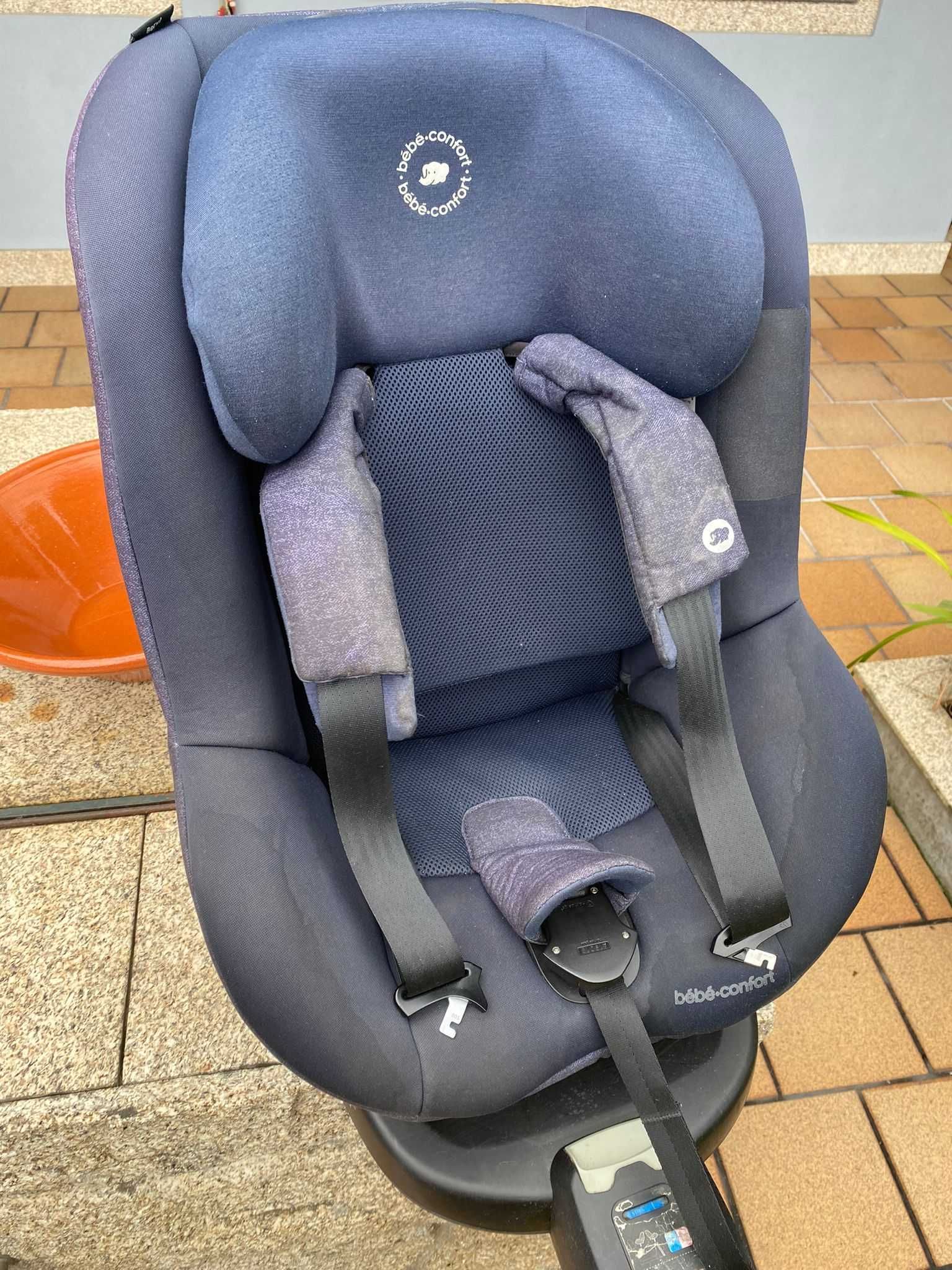 Cadeira e base Isofix Auto Bebé-Confort