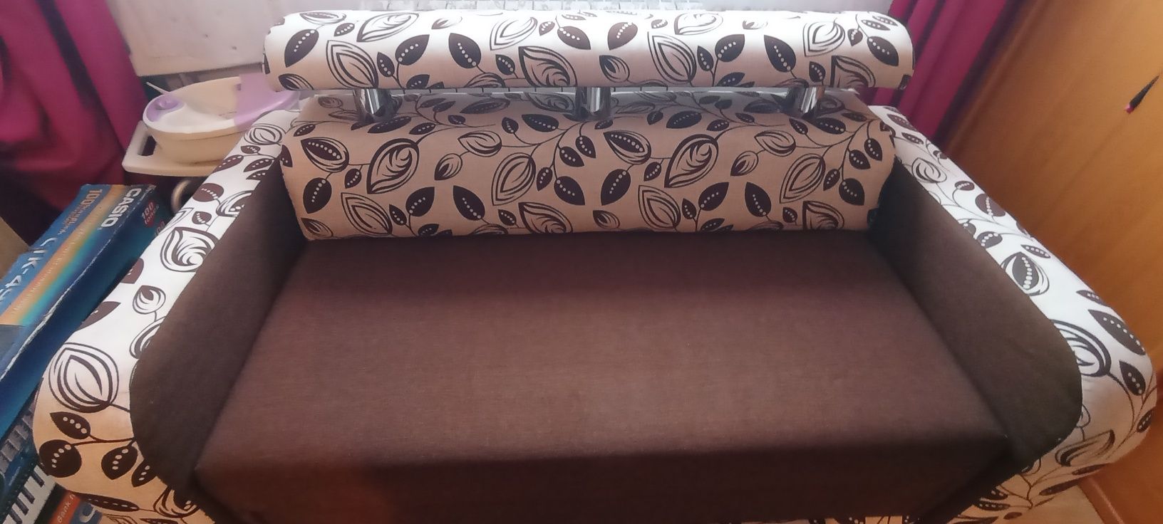Sofa nierozkładana jak nowa.