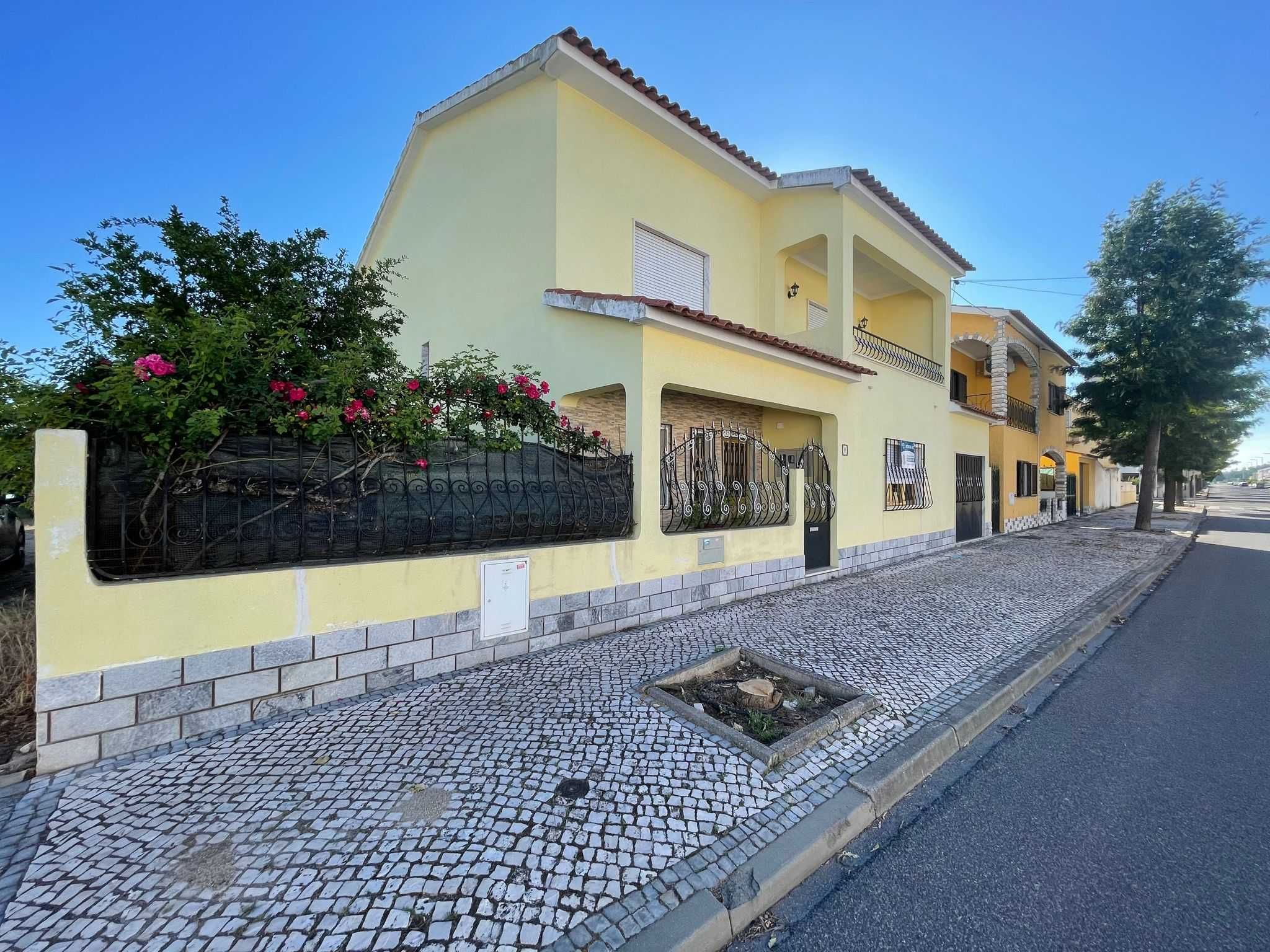 Grande Casa de Família T5 c/ Anexo, Garagem e Quintal, Ponte de Sor