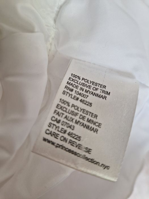 Плаття в паєтках з двома вшитими під'юбниками. 6-8 років