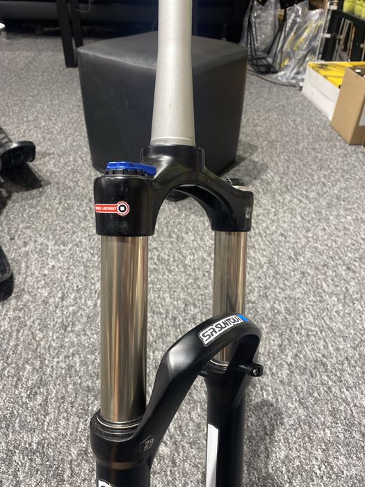 Amortyzator SUNTOUR XCR34  AIR 29 blokada
