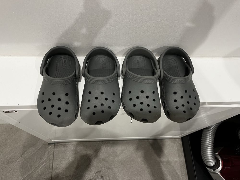 Crocs C7 сірого кольору