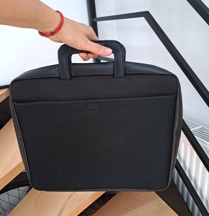 Czarna torba na laptopa CTM210-10 Targus