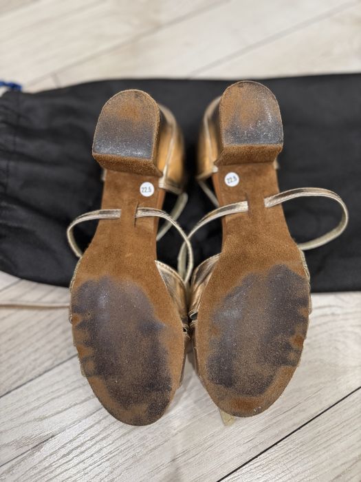 Продам очень красивые почти новые туфли для бальных танцев