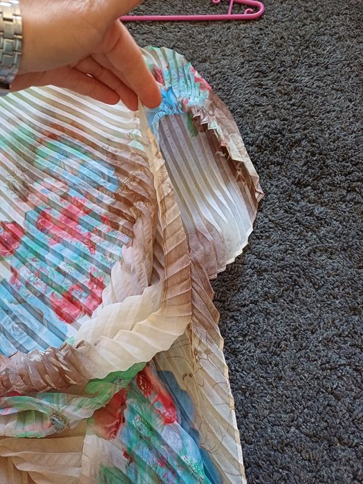 Zwiewna narzutka plażowa plisowana r. 40,42,44