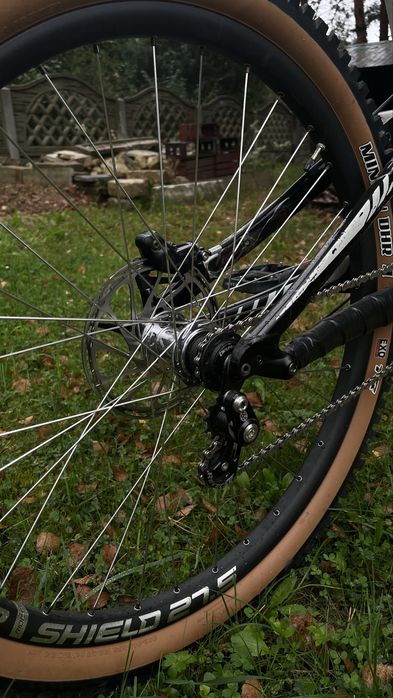specialized enduro comp z podpisem dawida godzka