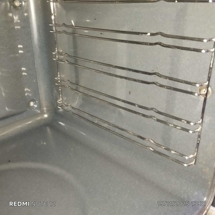 Forno elétrico Zanussi com timmer
