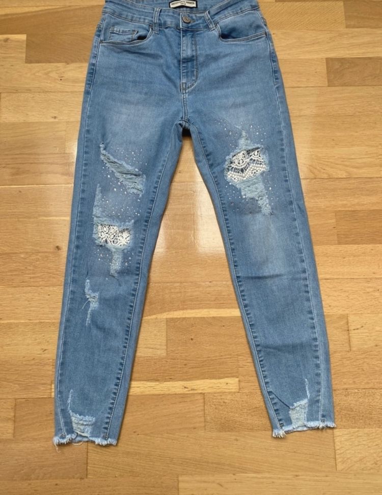 Spodnie jeansowy z ozdobami firmy redseventy  premium