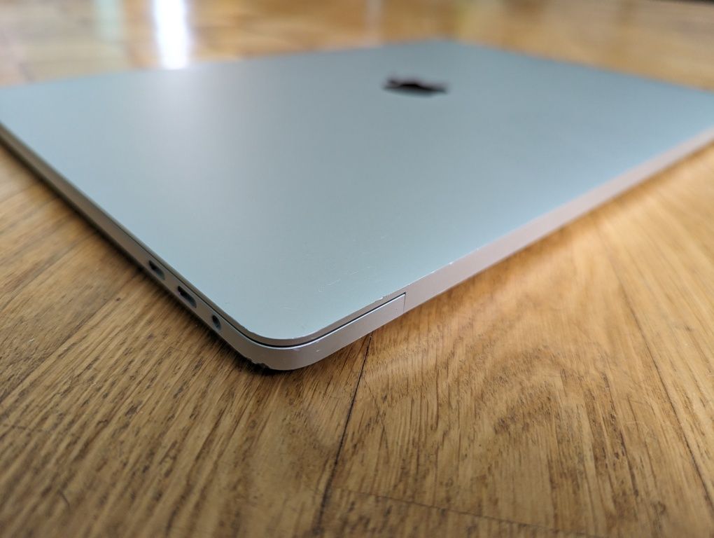 MacBook Pro 2018, 15", i9, 32/512 ГБ, ідеал.