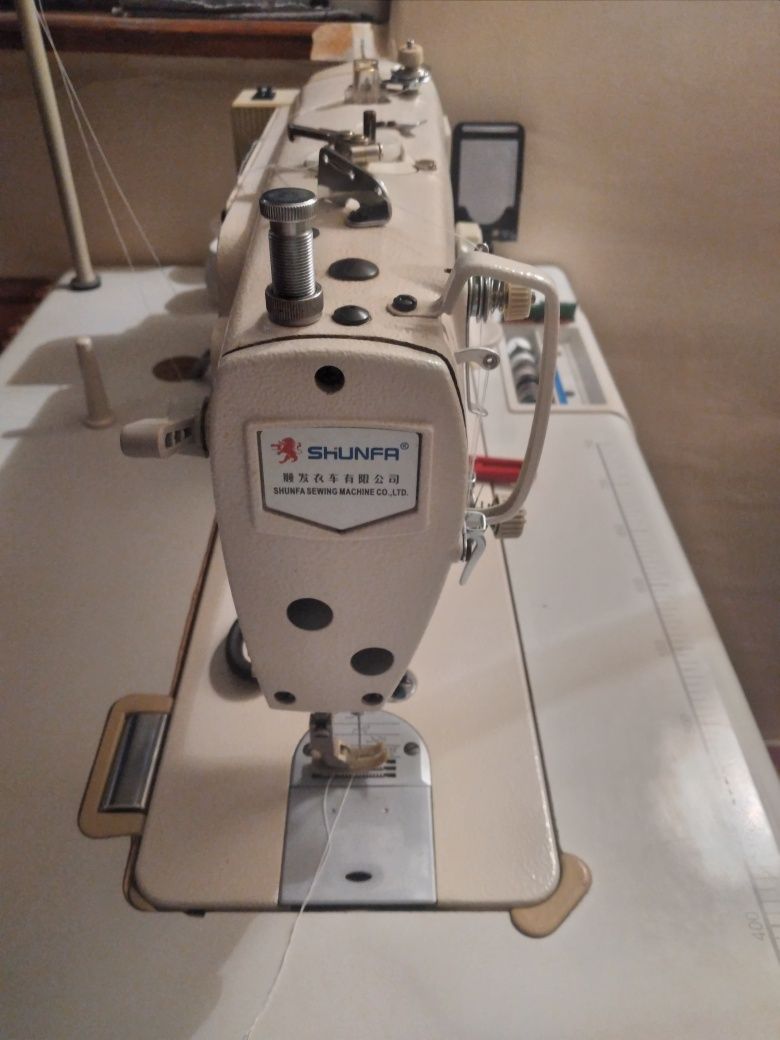 Продам промышленную швейную машину SHUNFA 8700 D.