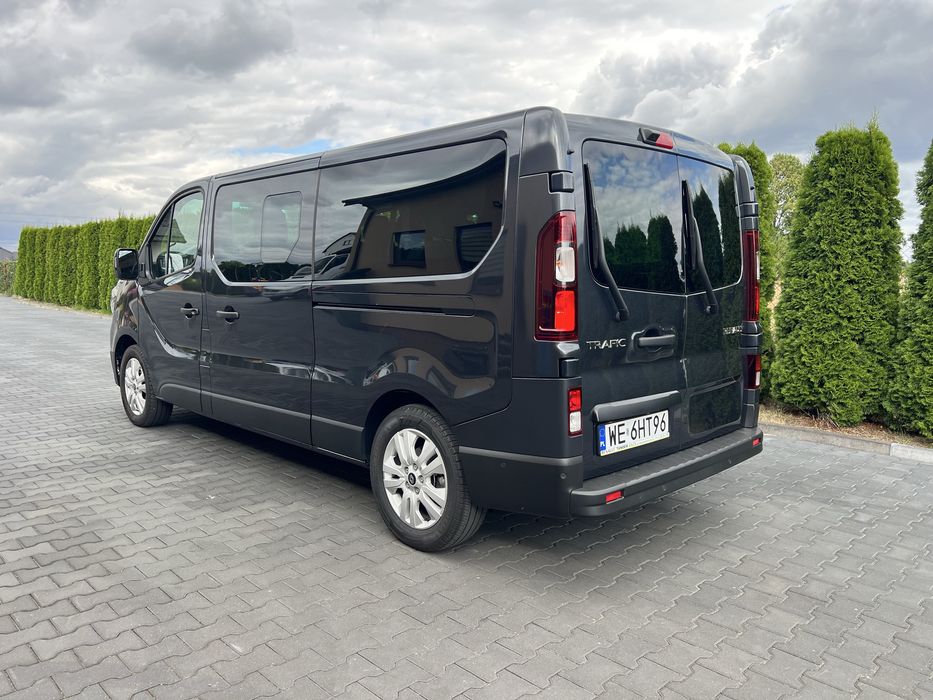 Wypozyczalnia wynajem busa 9 osobowego Renault Trafic manual