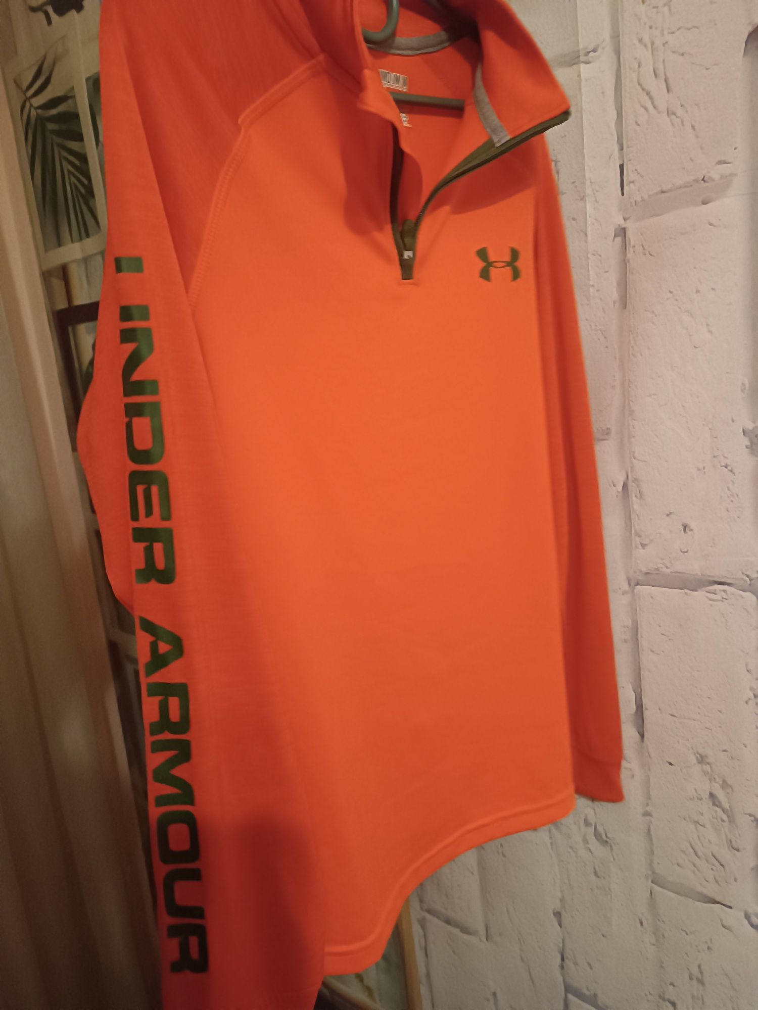 Брендовая кофта для мальчика . Under armour.На рост 134-140