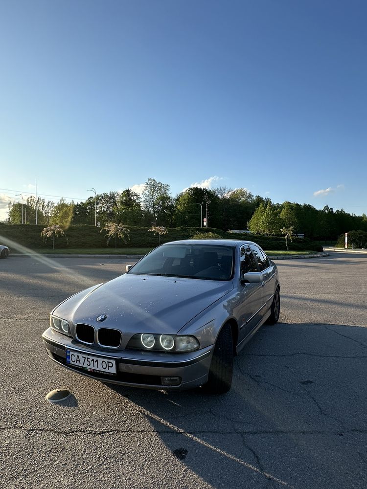 BMW E39 520i на впевненому ходу