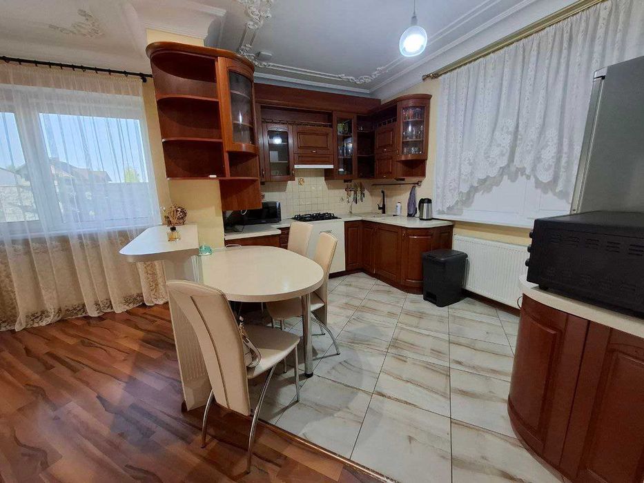 Сучасний будинок з автономією – 10 хв до міста