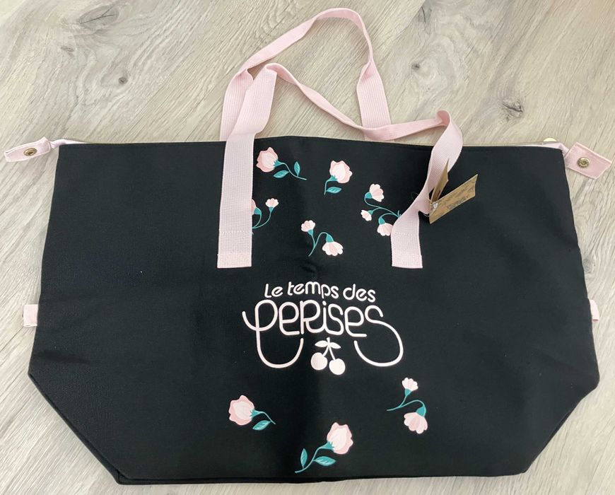 duża czarna torba plażowa na zakupy z metką