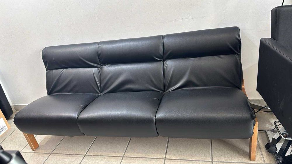 Sofá de corino preto
