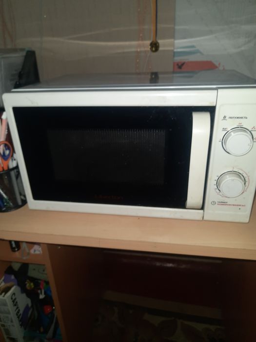 Микроволновка  Liberton.