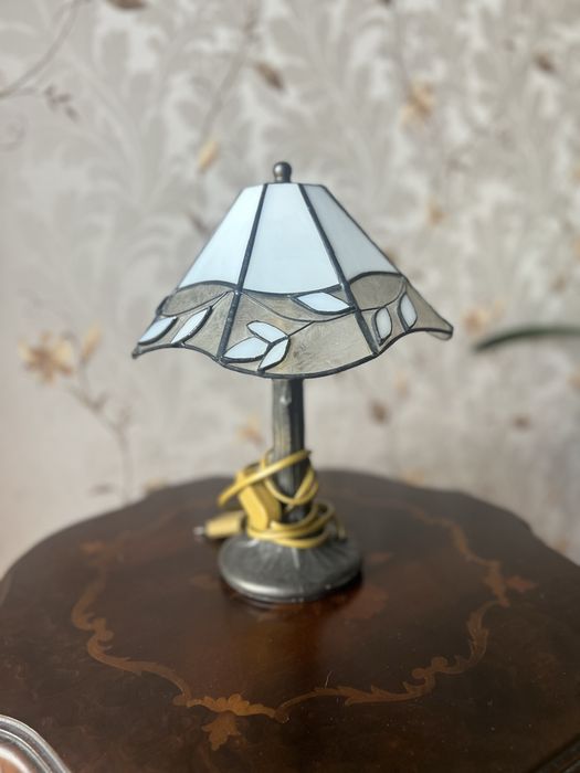 Piękna witrażowa lampka