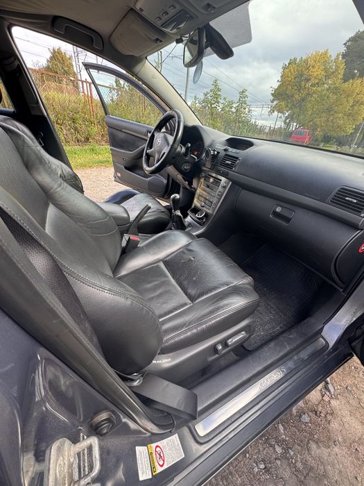 Sprzedam Toyote Avensis 1.8 Benzyna