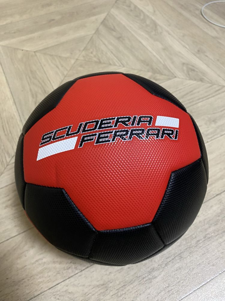 Официальный лицензированный футбольный мяч Scuderia Ferrari, размер 5
