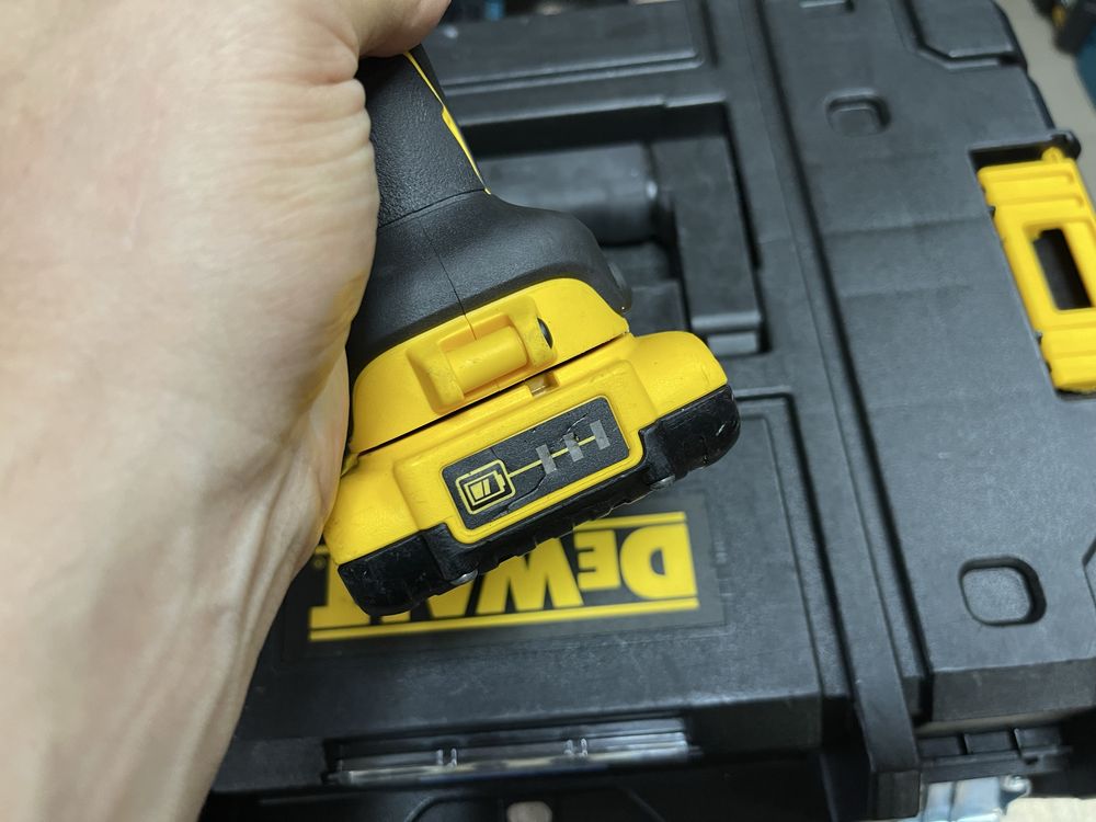 Dewalt DCS356 / акумуляторний вживаний реноватор Девольт