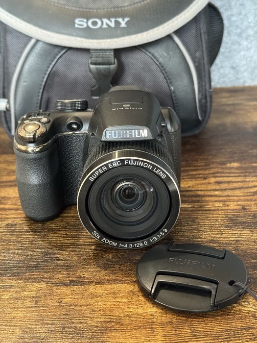 FUGIFILM FinePix S4000 + oferta