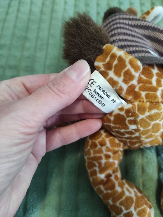 М'яка іграшка жираф у кофтинці